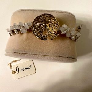 G. Comet starfish bracelet in gold with white beads